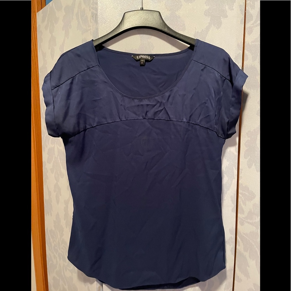 Cute navy blue Express top.